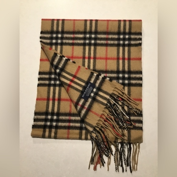Beautiful Burberry Cashmere Scarf - Picture 2 of 2